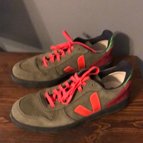 Veja V-10 Bastille Trainers in Olive and Black - Picture 7 of 14